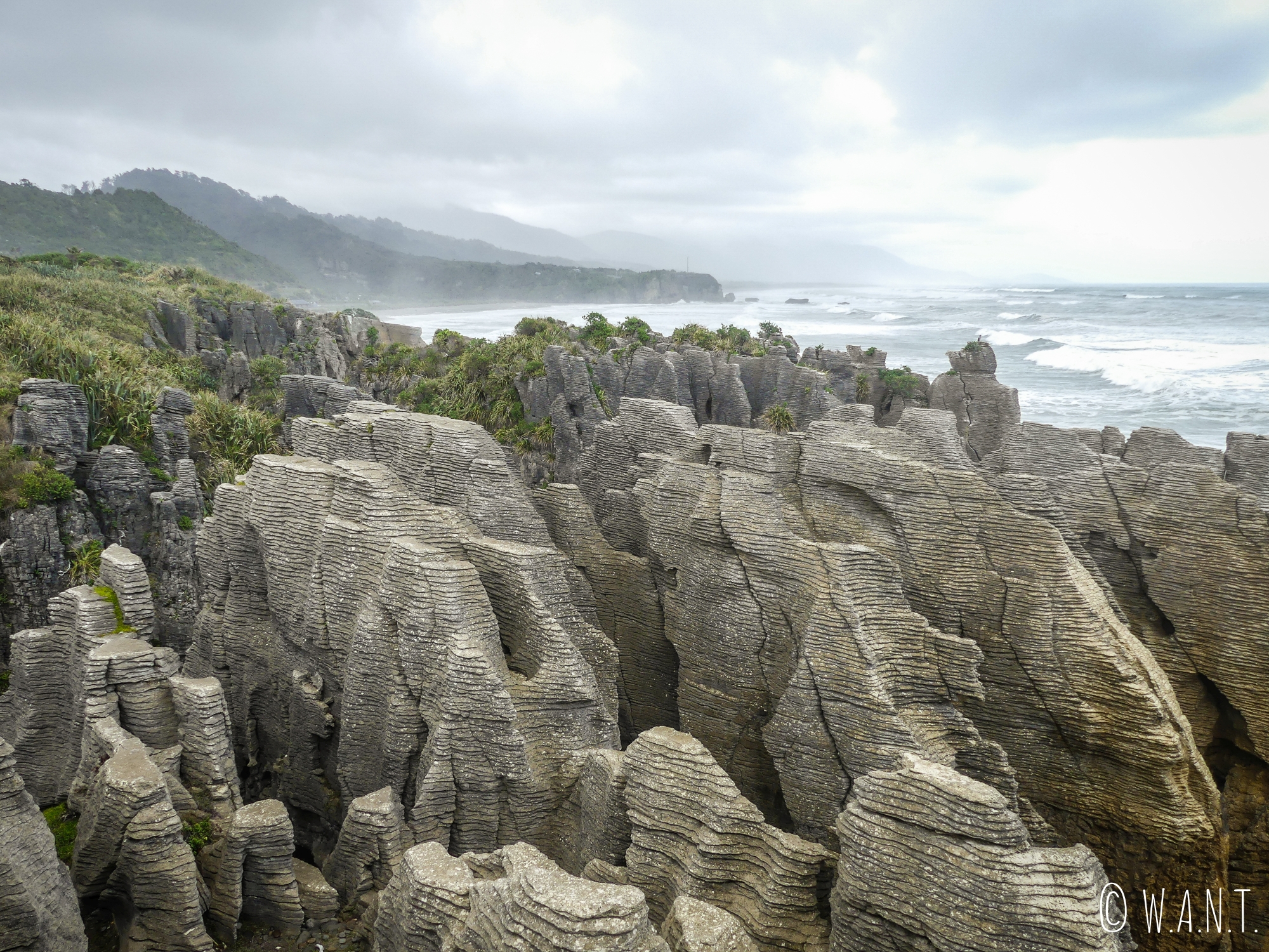 Paysage impressionnant des Pancake Rocks en Nouvelle-Zélande