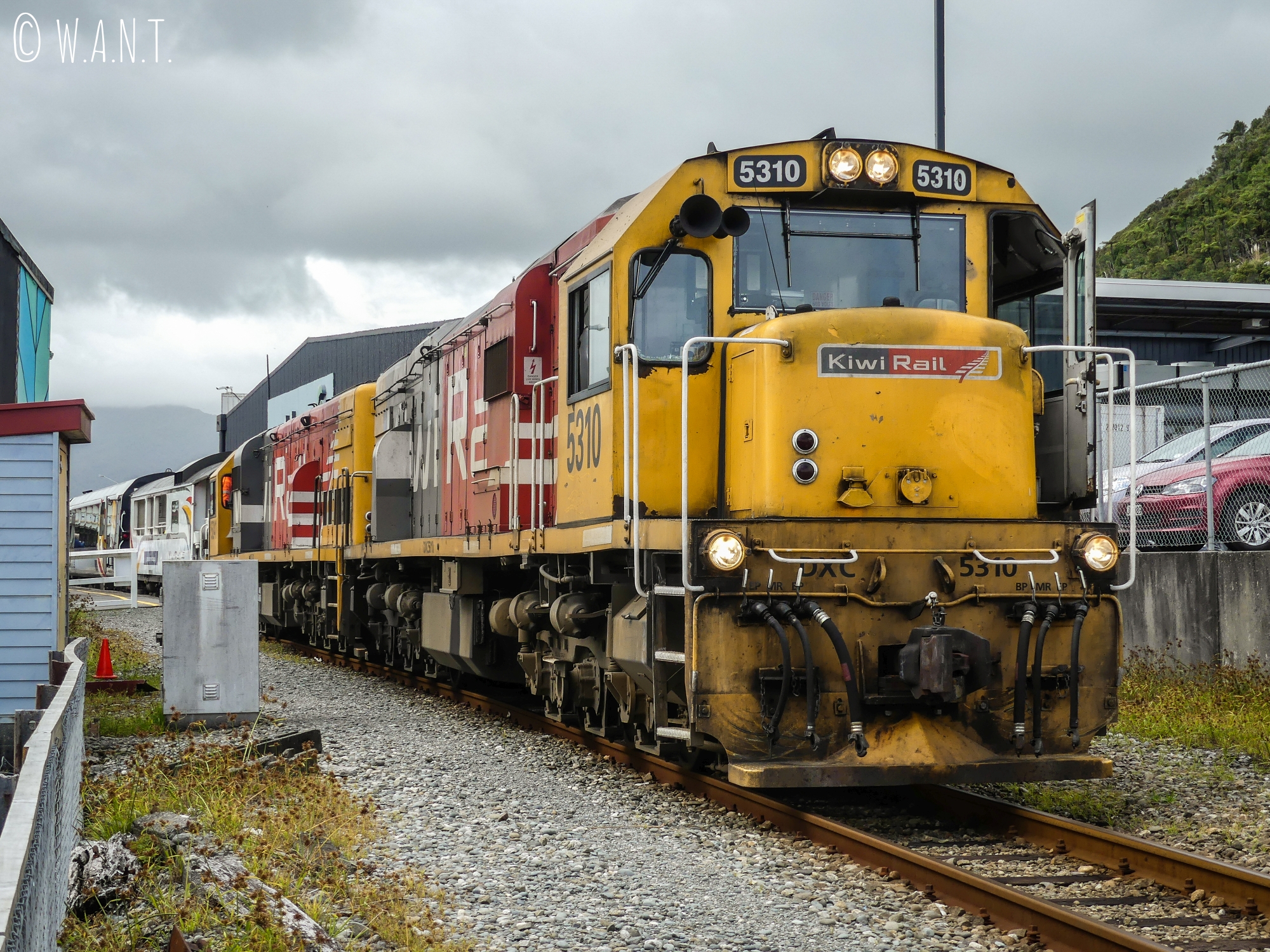 Train kiwi à la gare de Greymouth en Nouvelle-Zélande