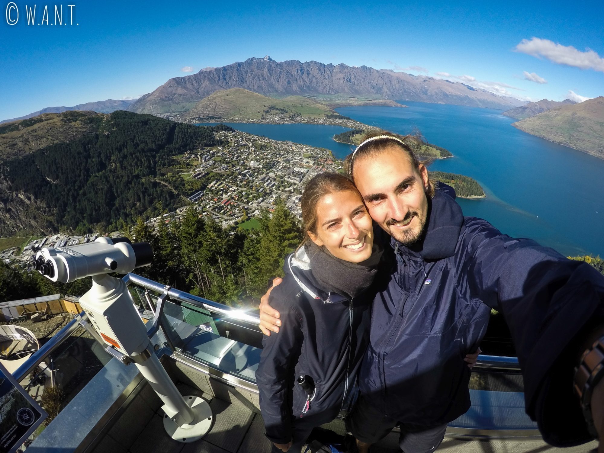 Selfie après notre ascension jusqu'au point de vue de Queenstown en Nouvelle-Zélande